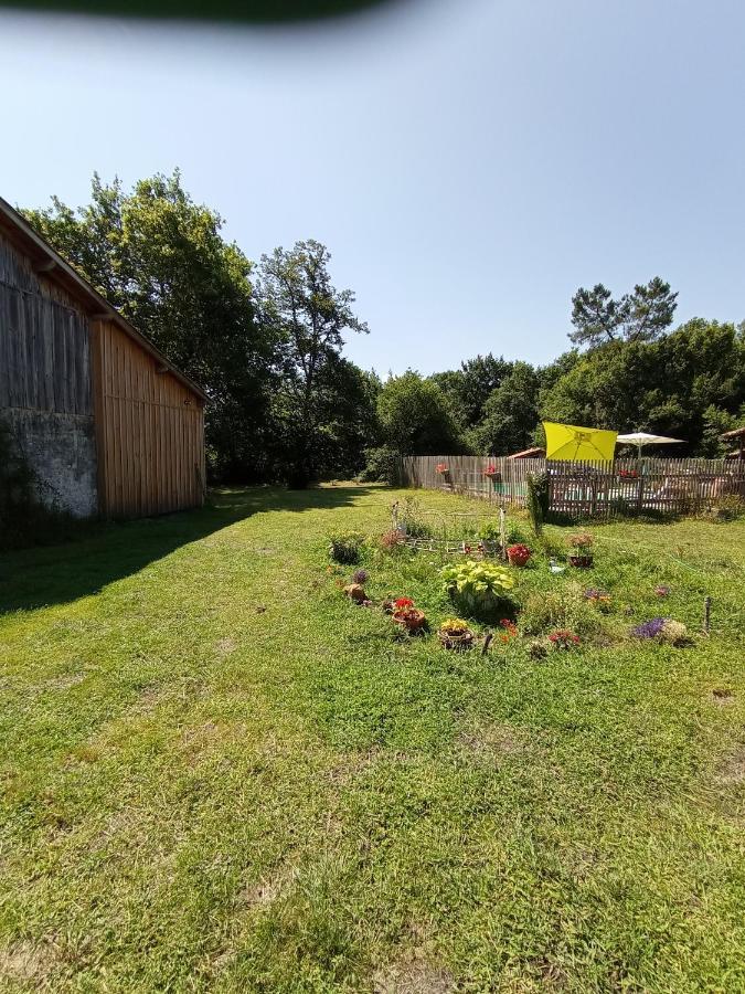 Les Chambres Du Pont Des Chevres Commensacq Exterior foto